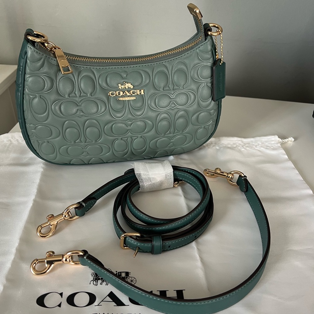 Coach Teri Shoulder Bag In Blocked Signature Leather - Picture 5 of 10